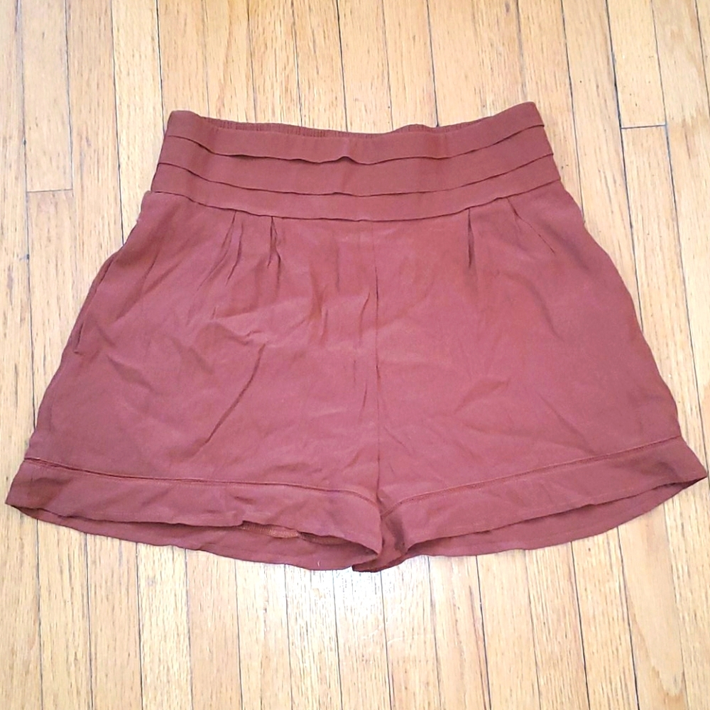 Host pic! 🥰 Dress shorts with pockets!